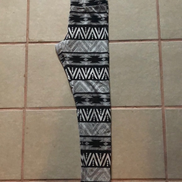 American Eagle Leggings Size:L fits like a medium. - Picture 1 of 2